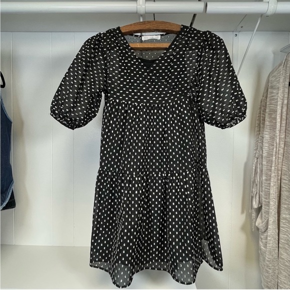 Zara Black and White V-Neck Puff Sleeve Mini Dress - Picture 2 of 6